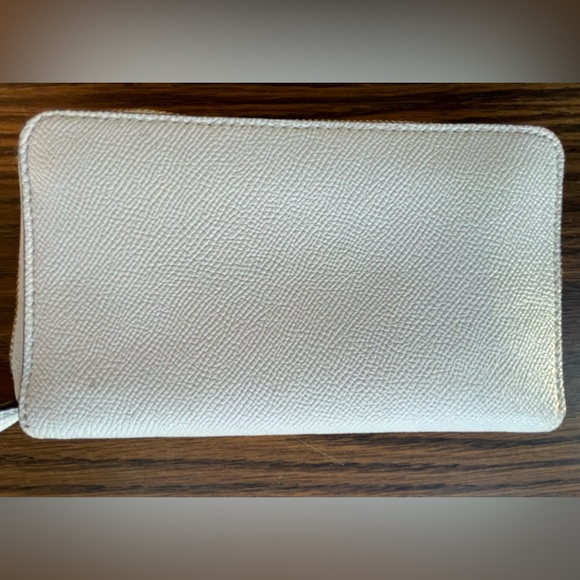 Coach white zip wallet with gold trim - Picture 5 of 8